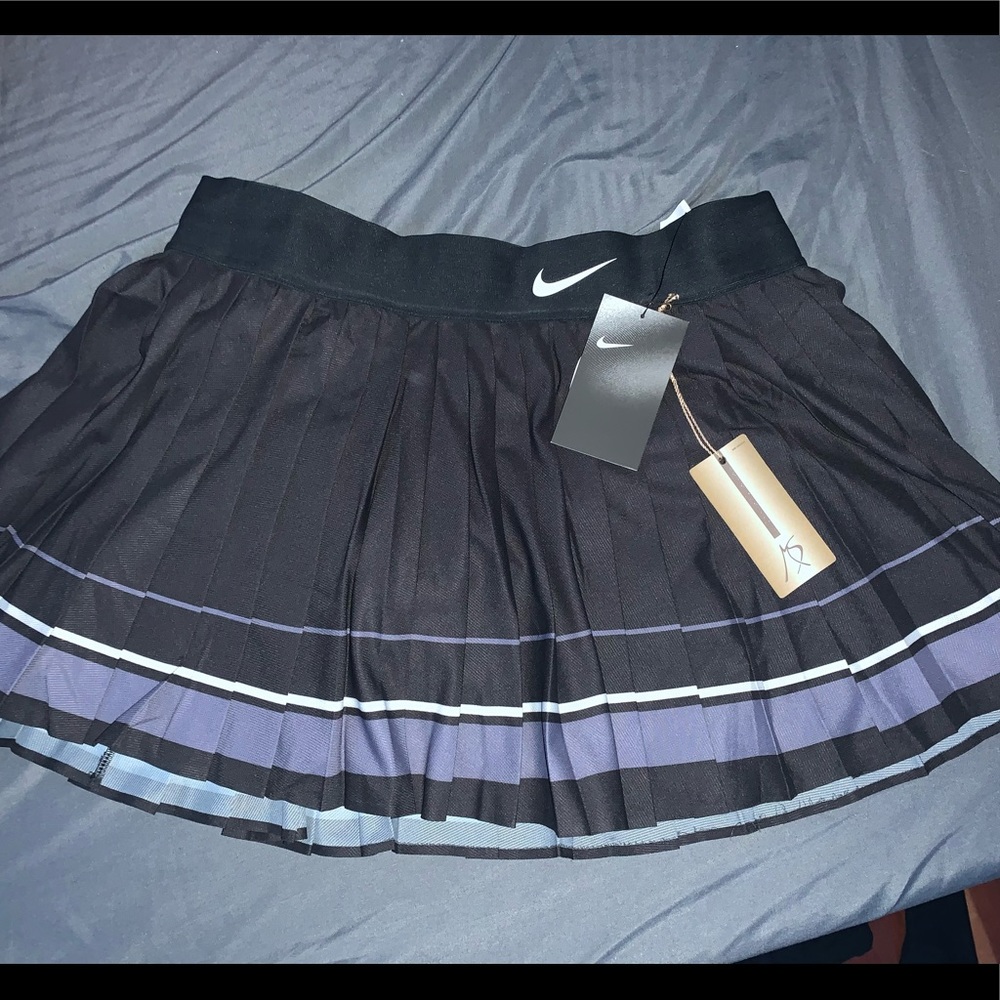 Nike pleated tennis skit grey and black